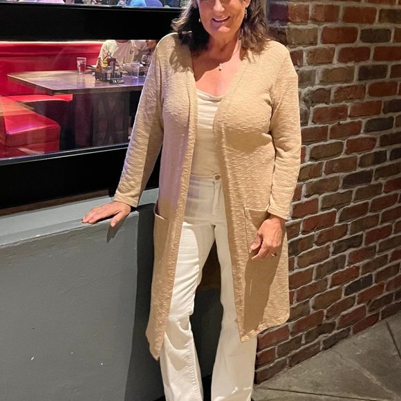 Meet your Posher, Cindy - Picture 3 of 3